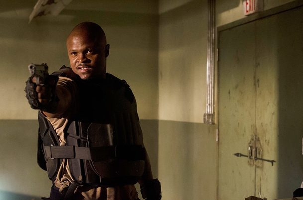 Živí mrtví: Norman Reedus při natáčení zvedl žaludek svému hereckému kolegovi | Fandíme serialům