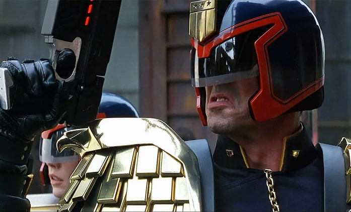 Dredd vs Dredd: Sylvester Stallone dorovnal Karla Urbana | Fandíme filmu