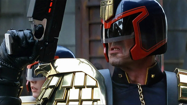 Dredd vs Dredd: Sylvester Stallone dorovnal Karla Urbana | Fandíme filmu