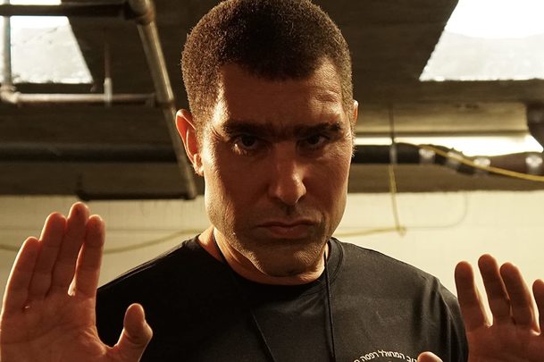 Sacha Baron Cohen si vystřelil z pravicových radikálů na jejich vlastní akci | Fandíme filmu