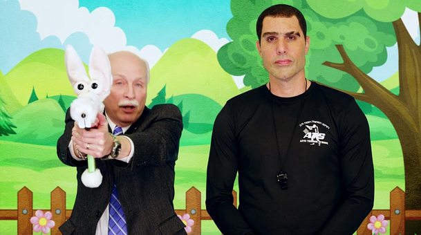 Sacha Baron Cohen si vystřelil z pravicových radikálů na jejich vlastní akci | Fandíme filmu