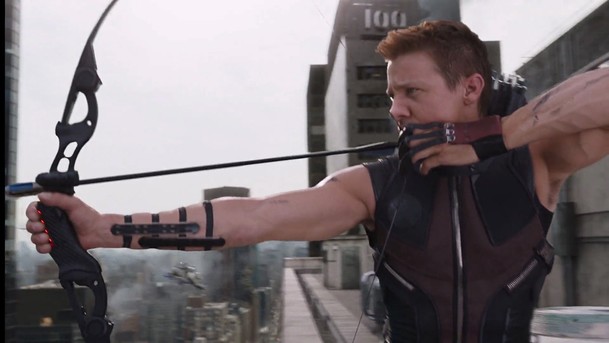 Hawkeye: Jeremy Renner by měl pochodeň předat kámošce Bumblebeeho | Fandíme filmu