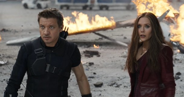 Hawkeye: Kostýmy, zbraně a tvrdá makačka na nových fotkách | Fandíme filmu