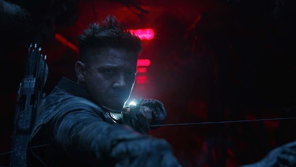 Hawkeye: Jeremy Renner by měl pochodeň předat kámošce Bumblebeeho | Fandíme filmu