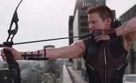 Hawkeye: Kostýmy, zbraně a tvrdá makačka na nových fotkách | Fandíme filmu