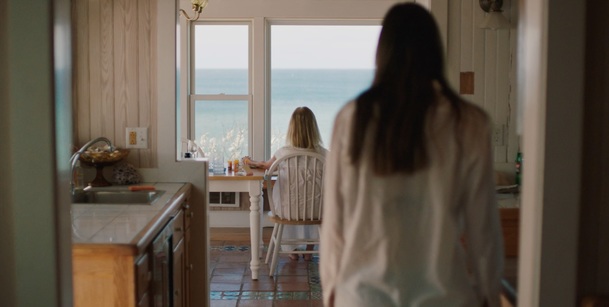 The Beach House: V novém hororu číhá v moři cosi slizkého | Fandíme filmu