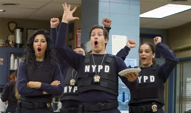 Brooklyn 99: Osmá řada sitcomu se bude kvůli současnému dění v USA zásadně měnit | Fandíme serialům