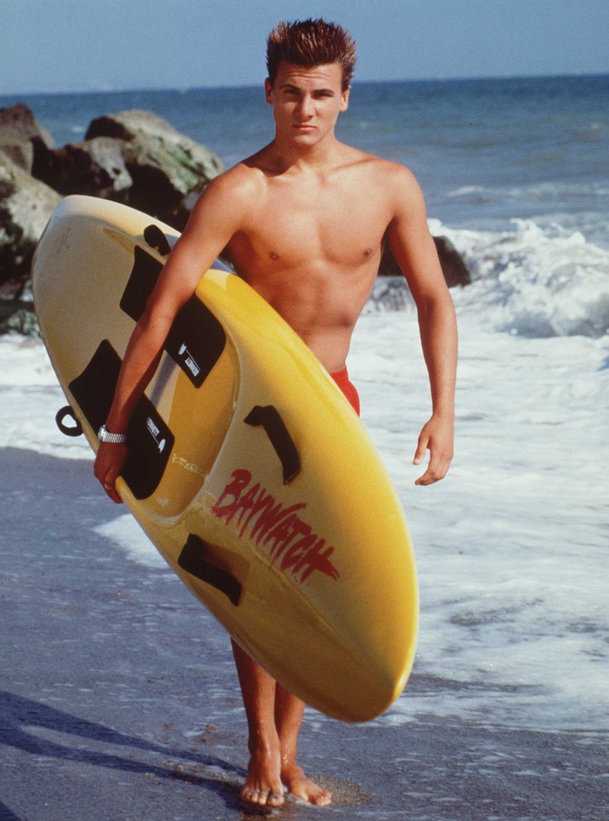 Boss of The Beach: Darren Aronofsky přinese "prohnilou verzi Pobřežní hlídky" | Fandíme serialům