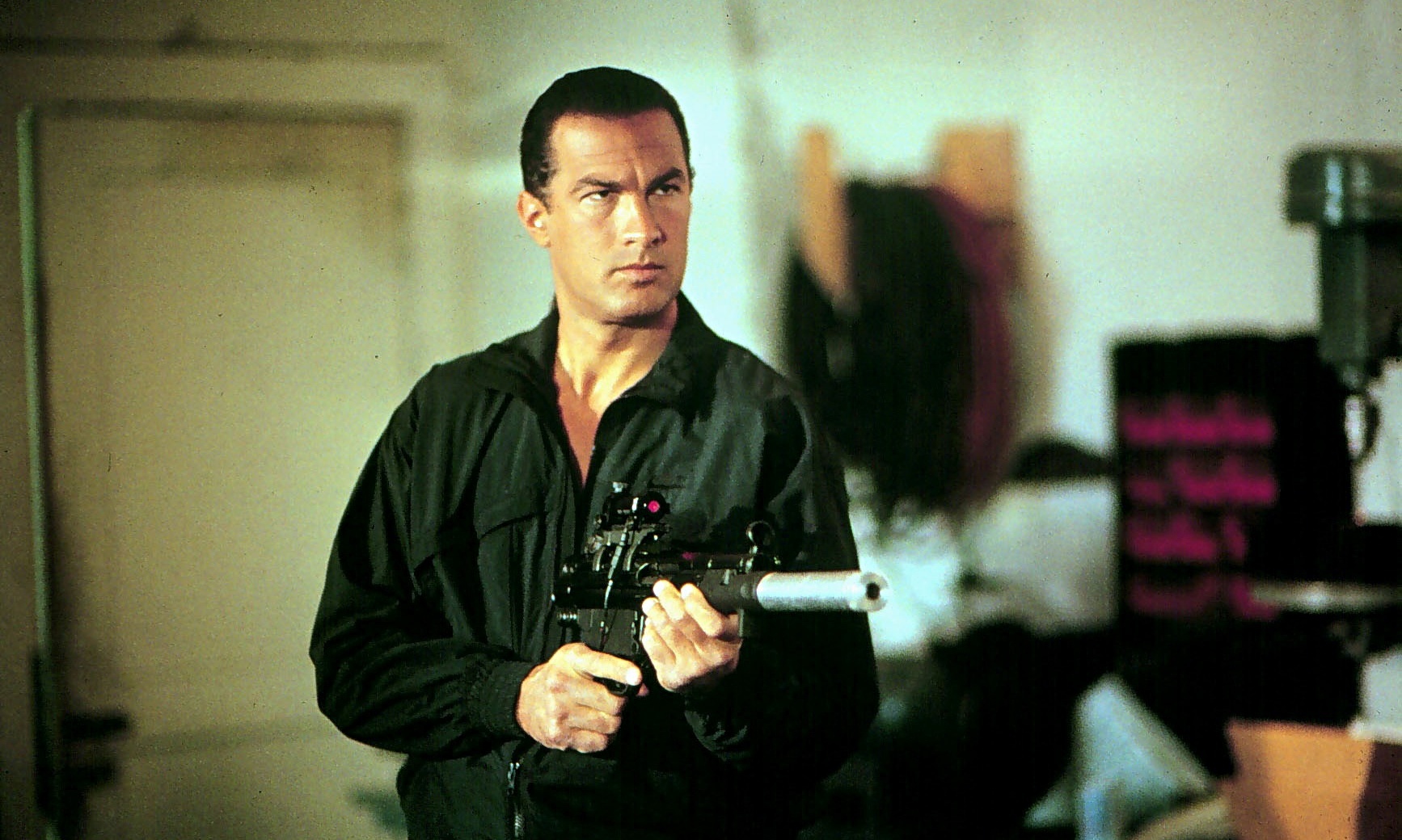 Predátor 2: Hlavní roli si měl původně střihnout Steven Seagal | Fandíme filmu