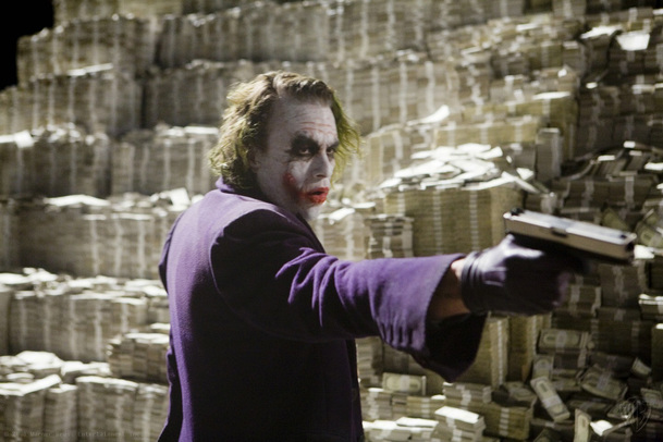 Temný rytíř: Ve filmu mohl být původně vysvětlen Jokerův původ | Fandíme filmu