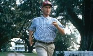 Forrest Gump: Tom Hanks musel zaplatit natáčení legendární scény ze své kapsy | Fandíme filmu