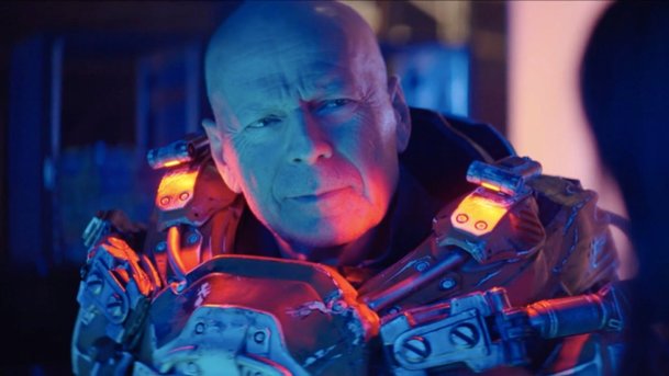 Bruce Willis na fotkách hned ze dvou chystaných sci-fi filmů | Fandíme filmu