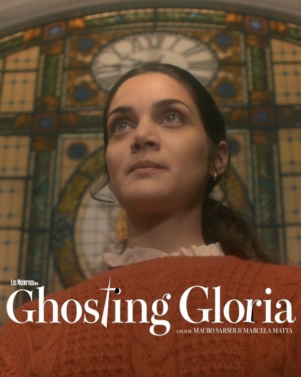 Ghosting Gloria: Nezkušená třicátnice zjišťuje, že muž jejích snů je naneštěstí duch | Fandíme filmu