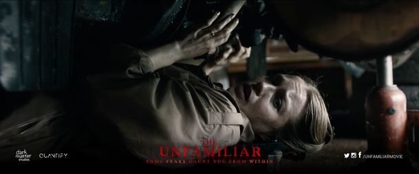 The Unfamiliar: Armádní lékařku pronásleduje v hutném traileru tajemné zlo | Fandíme filmu