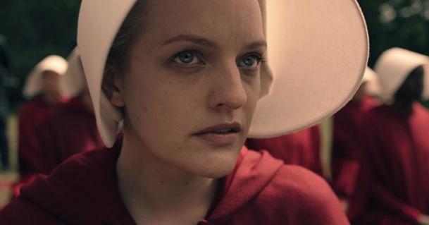 Black Math: Elizabeth Moss z Příběhu služebnice chystá "psychosexuální thriller" | Fandíme serialům