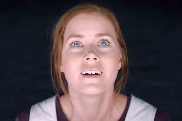 Nightbitch: Amy Adams se v černé komedii strachuje, že se promění v psa | Fandíme filmu