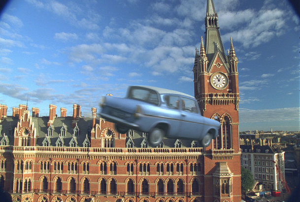 Harry Potter: Létající automobil Ford Anglia se měl v posledním díle vrátit | Fandíme filmu