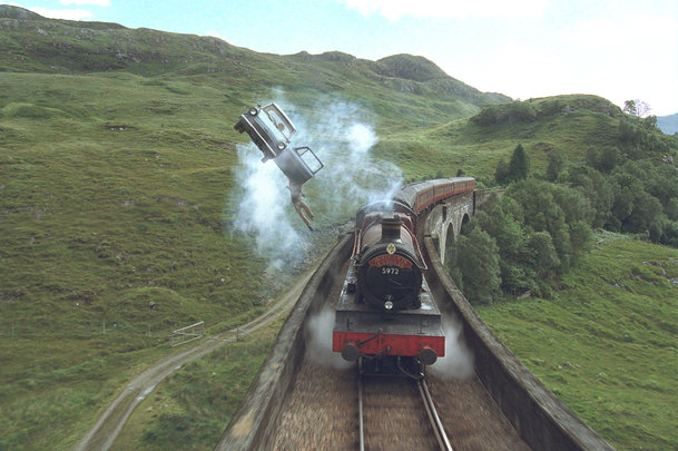 Harry Potter: Létající automobil Ford Anglia se měl v posledním díle vrátit | Fandíme filmu