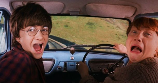 Harry Potter: Létající automobil Ford Anglia se měl v posledním díle vrátit | Fandíme filmu