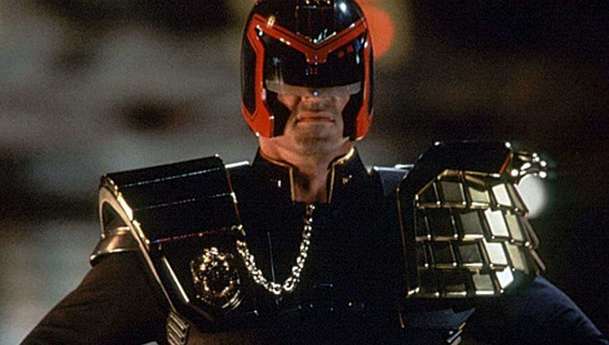 Dredd vs Dredd: Sylvester Stallone dorovnal Karla Urbana | Fandíme filmu