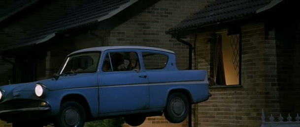 Harry Potter: Létající automobil Ford Anglia se měl v posledním díle vrátit | Fandíme filmu