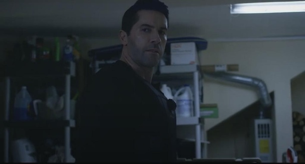 Seized: Scott Adkins řádí v traileru na akčňák, který připomíná Johna Wicka a 96 hodin | Fandíme filmu