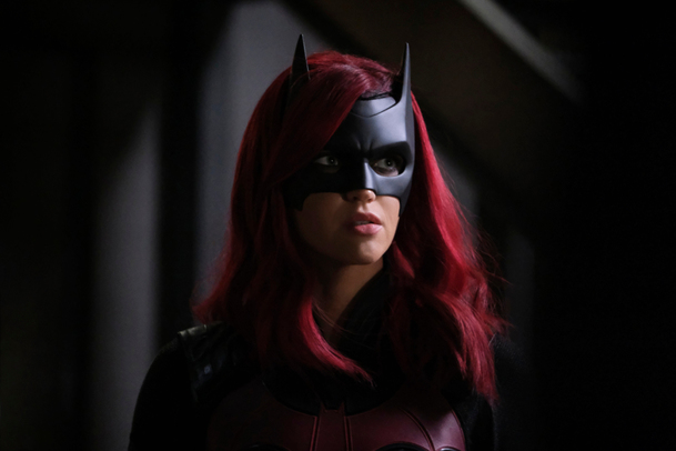 Batwoman: Kostým nové představitelky netopýří hrdinky odhalen | Fandíme serialům