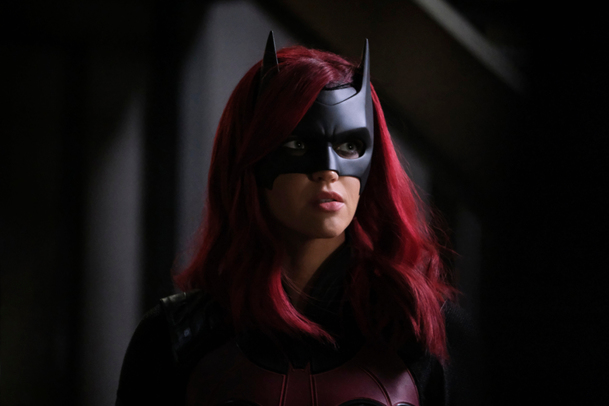 Batwoman: První fotky nové hrdinské představitelky | Fandíme serialům