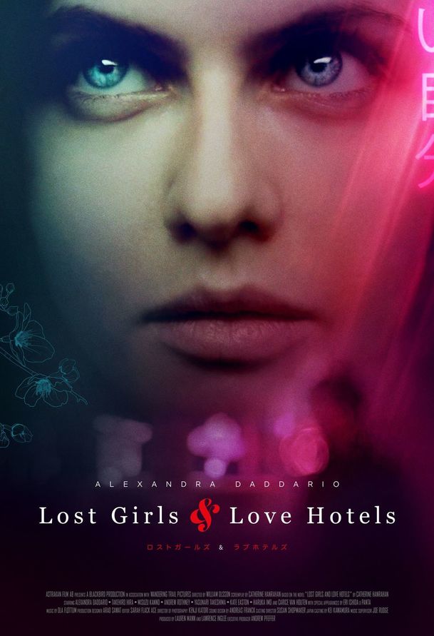 Lost Girls & Love Hotels: Alexandra Daddario, láska a smyslnost v neonovém Tokiu | Fandíme filmu