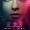 Lost Girls & Love Hotels: Alexandra Daddario, láska a smyslnost v neonovém Tokiu | Fandíme filmu