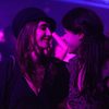 Lost Girls & Love Hotels: Alexandra Daddario, láska a smyslnost v neonovém Tokiu | Fandíme filmu