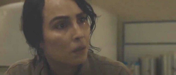 The Secrets We Keep: Noomi Rapace unese Joela Kinnamana a uvězní ho ve sklepě | Fandíme filmu