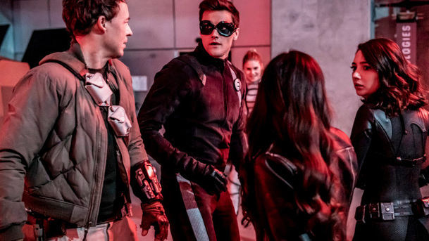 The Flash, Supergirl a spol. nemusí stihnout premiéru, filmaři stávkují | Fandíme serialům