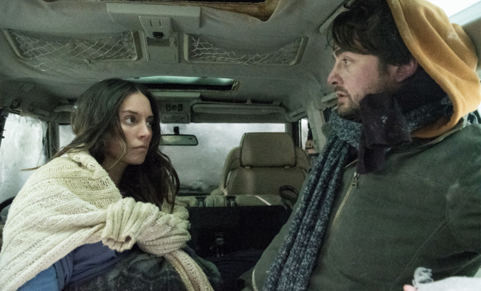 Centigrade: V napínavém thrilleru uvízne pár s těhotnou ženou v zasněženém autě | Fandíme filmu