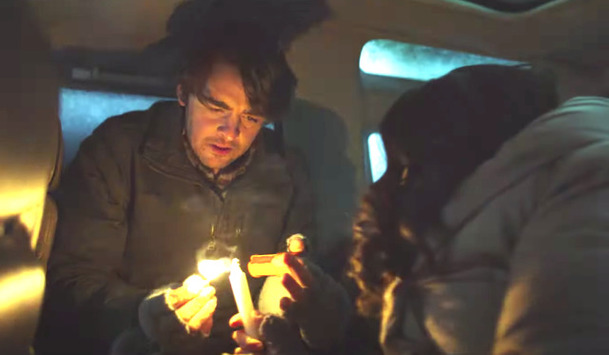 Centigrade: V napínavém thrilleru uvízne pár s těhotnou ženou v zasněženém autě | Fandíme filmu