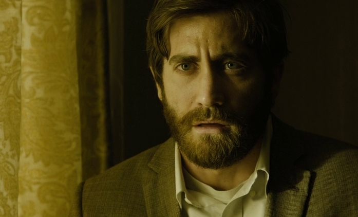 Jake Gyllenhaal lže až se mu od pusy práší | Fandíme seriálům