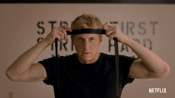 Cobra Kai: Seriálové pokračování Karate Kid odkoupil Netflix a láká na 3.řadu | Fandíme serialům