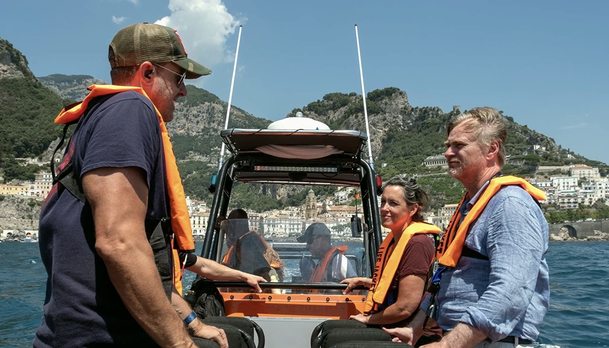 Tenet: O film je zájem, fanoušci neváhají létat na projekce letadlem | Fandíme filmu