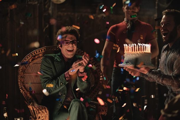 Kluci z party: Jim Parsons hostí gay večírek, který změnil kulturu | Fandíme filmu