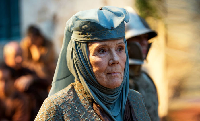 Zemřela Diana Rigg, v posledních letech známá jako lady Olenna ze Hry o trůny | Fandíme seriálům