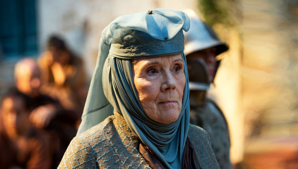 Zemřela Diana Rigg, v posledních letech známá jako lady Olenna ze Hry o trůny | Fandíme serialům