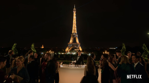 Emily in Paris: Tvůrce Sexu ve městě přichystal nový vztahový seriál pro Netflix | Fandíme serialům