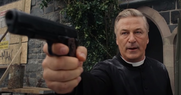 Pixie: Alec Baldwin si hraje na drsňáka v britské gangsterce | Fandíme filmu