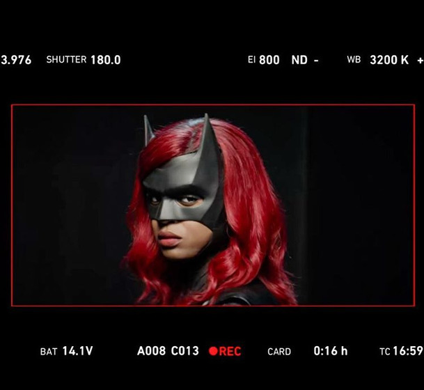 Batwoman: První fotky nové hrdinské představitelky | Fandíme serialům