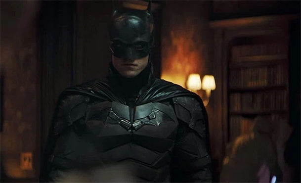 Seriál spojený s novým Batmanem se pořádně nezačal chystat a už je v maléru | Fandíme serialům