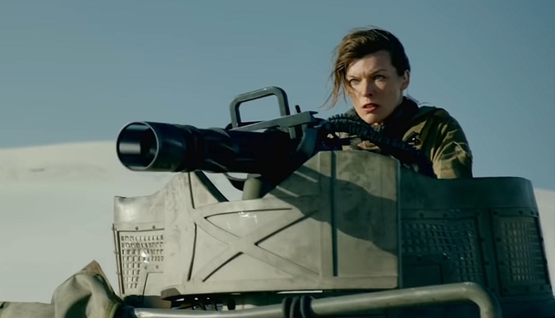Monster Hunter: Milla Jovovich s rotačním kulometem se pouští do prvního střetu s písečným monstrem | Fandíme filmu