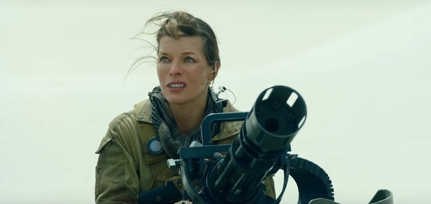 Monster Hunter: Milla Jovovich s rotačním kulometem se pouští do prvního střetu s písečným monstrem | Fandíme filmu