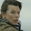 Monster Hunter: Milla Jovovich s rotačním kulometem se pouští do prvního střetu s písečným monstrem | Fandíme filmu