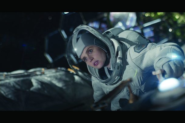 The Midnight Sky: Umírající George Clooney se snaží zabránit návratu astronautů na zpustošenou Zemi | Fandíme filmu