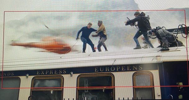 Mission: Impossible 7: Fanoušci zachytili Toma Cruise při natáčení scény na střeše rozjetého vlaku | Fandíme filmu